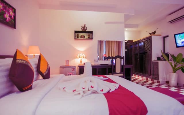Home Boutique - photo 2