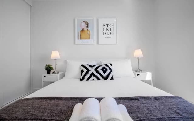61*Boutique one-bedroom*Boxhill Central*Mall - photo 3