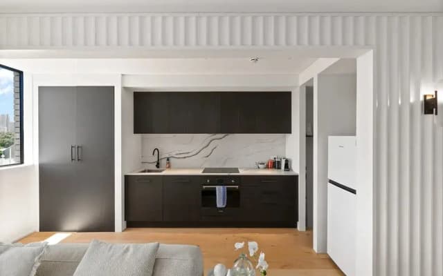 Bright 2-bed Apt With Spectacular Bridge Views - photo 4