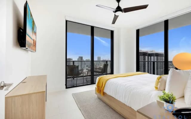 Downtown 2BR Oasis Pool Gym Balcony Views - photo 4