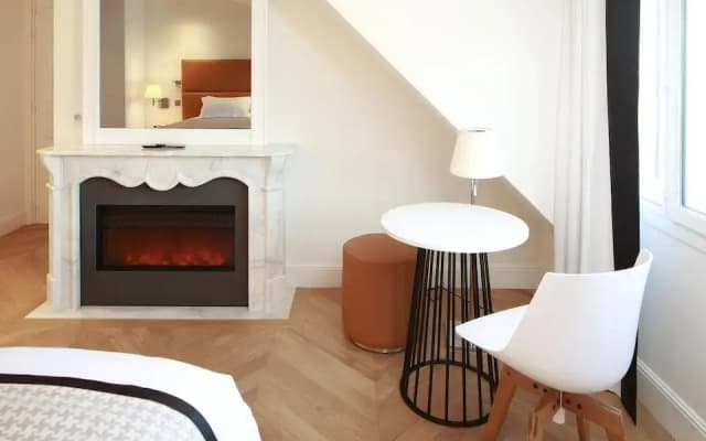 Hotel R De Paris - photo 2
