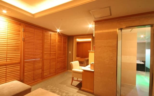 Sangbong May - photo 3