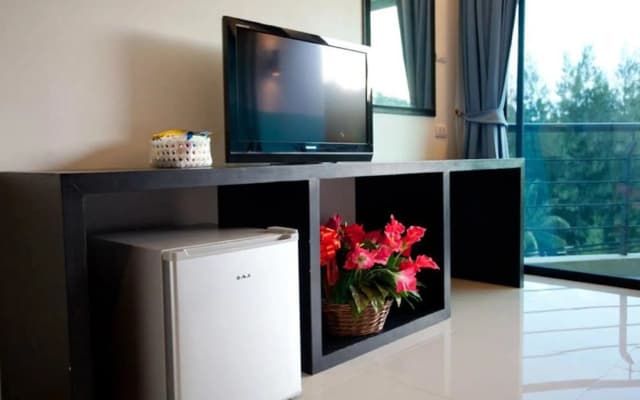 Kata Green Beach Hotel - photo 4