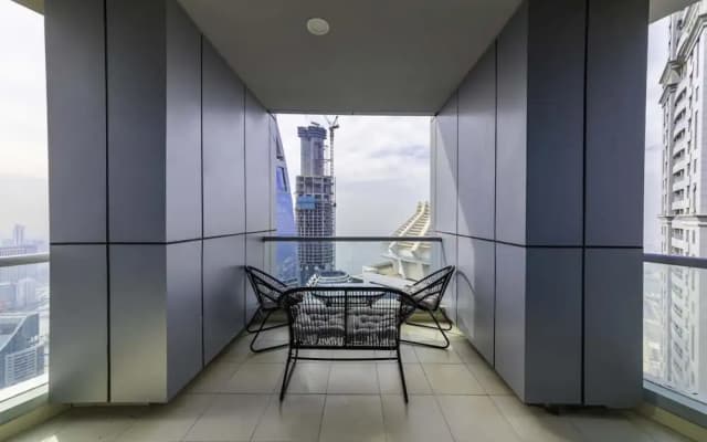 High-floor Trendy Apt w Marina Palm Ocean Vws - photo 3