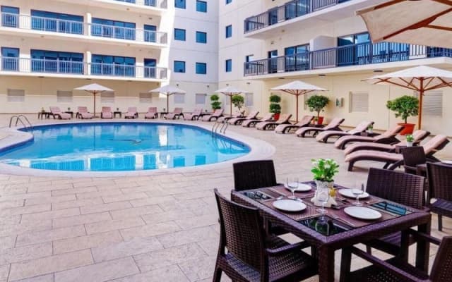 Golden Sands 10 Hotel Apartments - photo 2