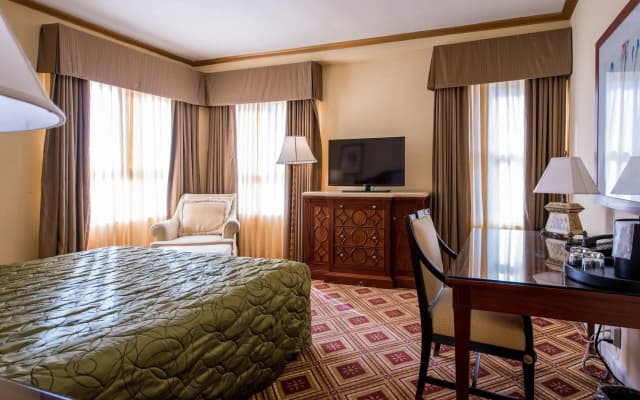 Embassy Hotel - photo 5