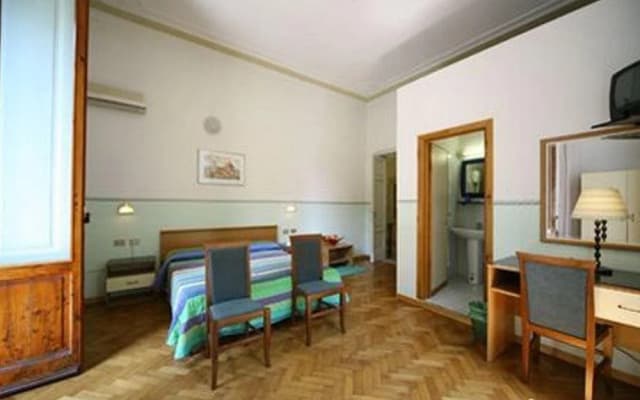 Hotel Serena - photo 2
