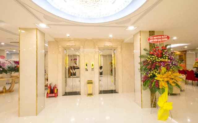 Le Saigon Hotel - photo 2