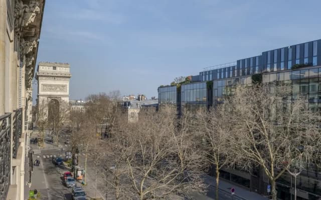 Luxury 4 Bed Residence - Next to Arc de Triomphe - photo 5
