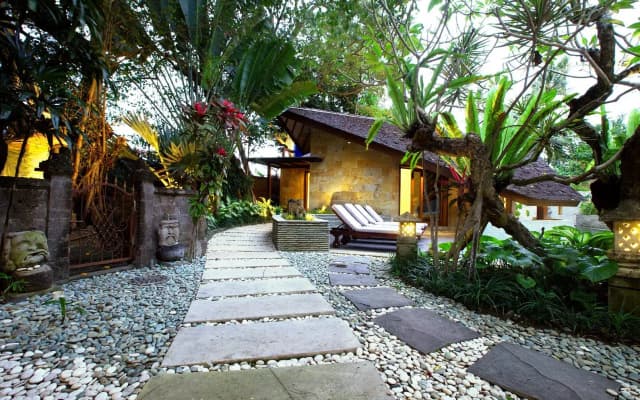 Kalyca Villa Seminyak - photo 3