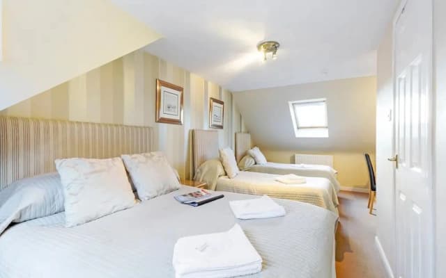 Standard Twin Room - photo 4