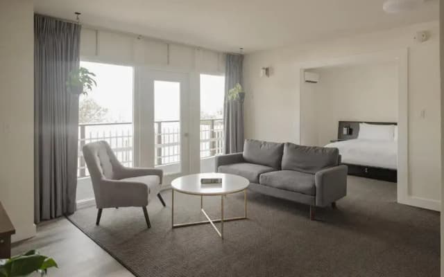 Hollywood Hills Hotel - photo 2