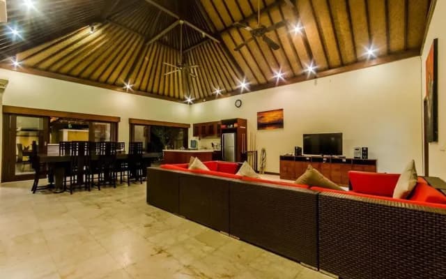 Villa Bugis Seminyak - photo 2