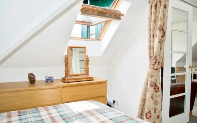 Central 2 Bedroom Flat With Great Views - photo 2
