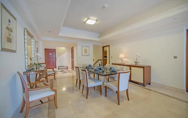 Luxurious 3BR Townhouse with Maid's & Private Pool in Palm Jumeirah - photo 5