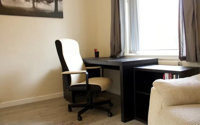 Ground Floor 2 Bedroom Flat - photo 5