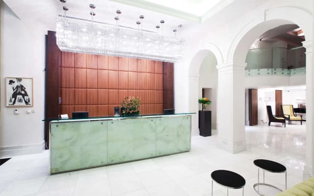 Hotel Kings Court - photo 2