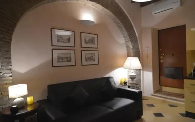 Luxury Art Apt With Terrace in Trastevere, Serviced by Hostmaker - photo 2