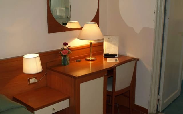 Maxim Axial Hotel - photo 3