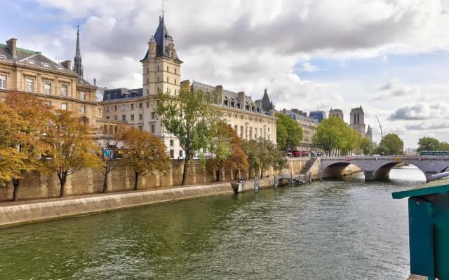 HR Quai Augustins - Notre Dame Paris - photo 2