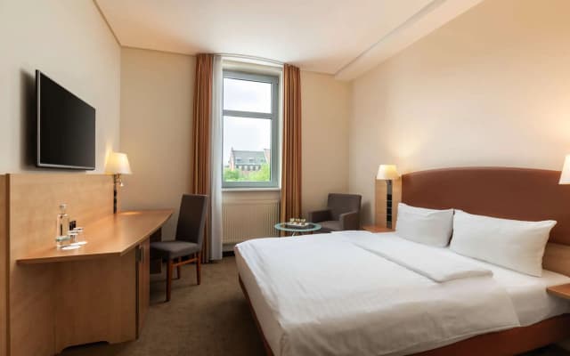 IntercityHotel Berlin Ostbahnhof - photo 3