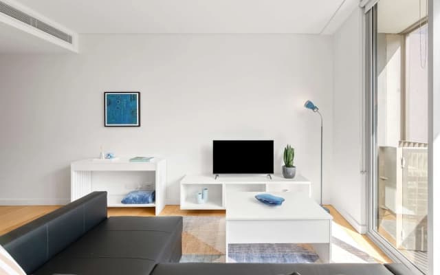 Central Art-deco 1bed With Balcony Aircon - photo 3