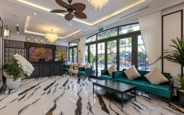 Phong Lan Unique Hotel - photo 2