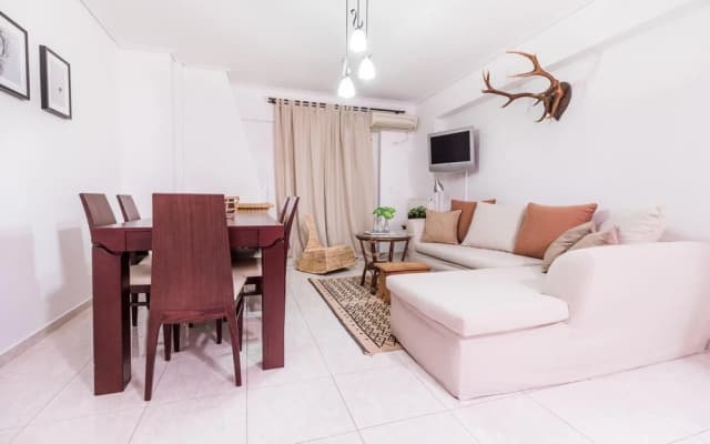 Renovated 3 bedroom apt with Acropolis View - photo 3