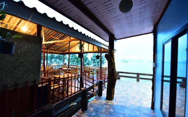 Chomlay Room & Restaurant - photo 2