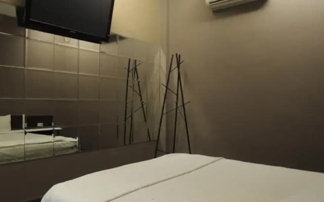 Nhat Loc Hotel - photo 2