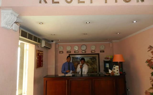Pearl City Hotel - photo 2
