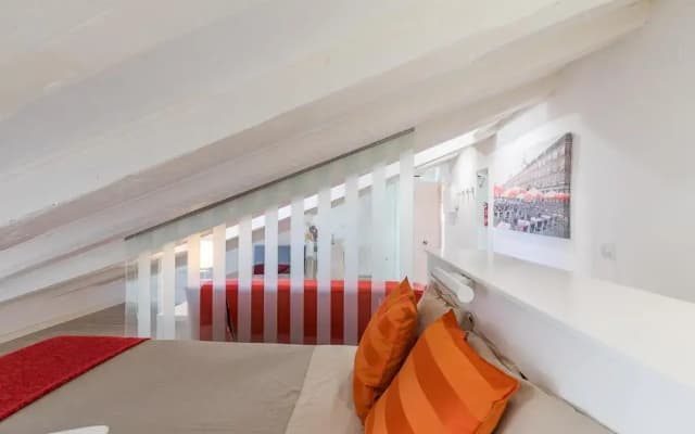 Apartamento atico en Puerta del Sol - photo 3