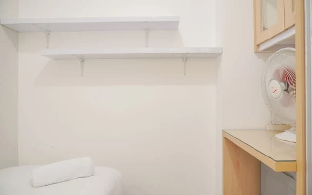 Nice And Modern 2Br At Green Pramuka City Apartment - photo 3