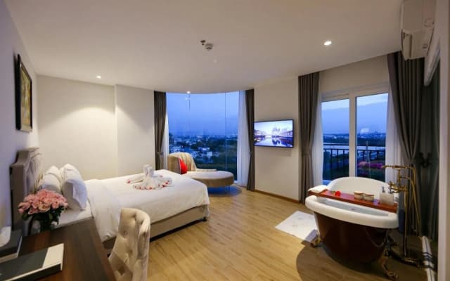 RHM Luxury Hotel And Suite - photo 2