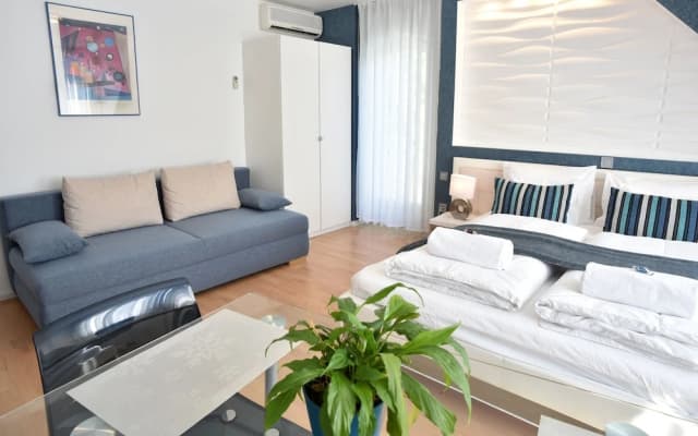 Hillside Premium Apartments - photo 4