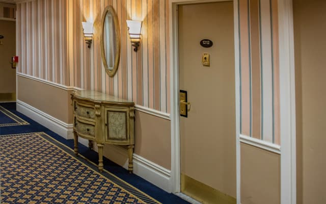 Wolcott Hotel - photo 3