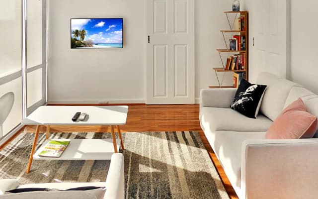 Glen Iris, Quiet Boutique 2 bedroom Netflix, WIFI, Parking, Free Wine - photo 2