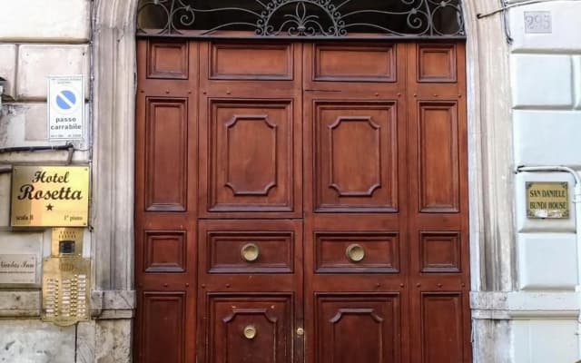 Nicolas Inn - photo 5