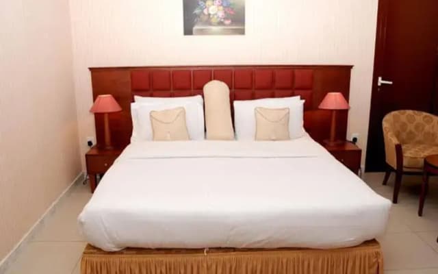 California Suites Hotel - photo 3