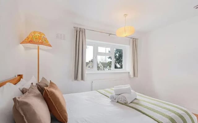 Spacious 3-bed House With car Park Near Heathrow - photo 4