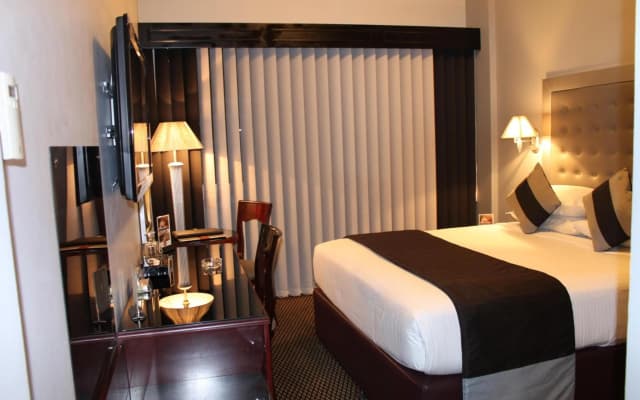 Broadway Hotel - photo 2