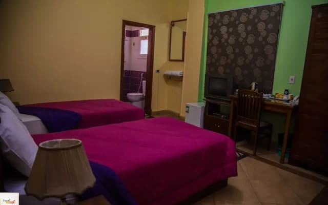 Travelholic Hostel - photo 2