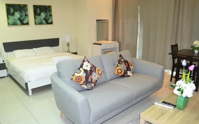 Sea view furnished STUDIO with balcony in Marina - JMI - photo 5