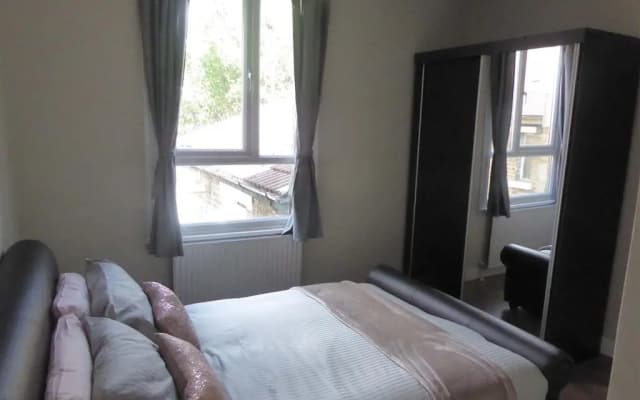Turnpike House - photo 2