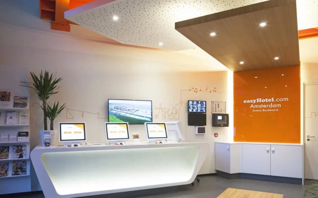 easyHotel Amsterdam Arena Boulevard - photo 2
