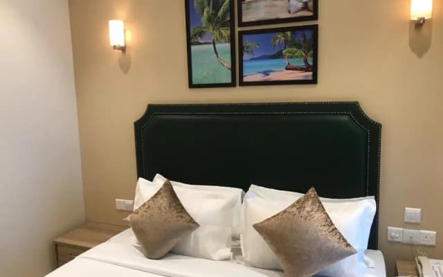 Hotel Flora - photo 5