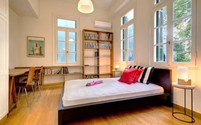 Artistic neoclassical residence - photo 5