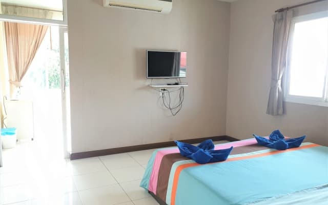 Sea Beach Koh Larn - photo 3