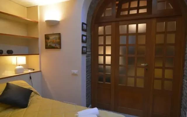 Luxury Art Apt With Terrace in Trastevere, Serviced by Hostmaker - photo 4