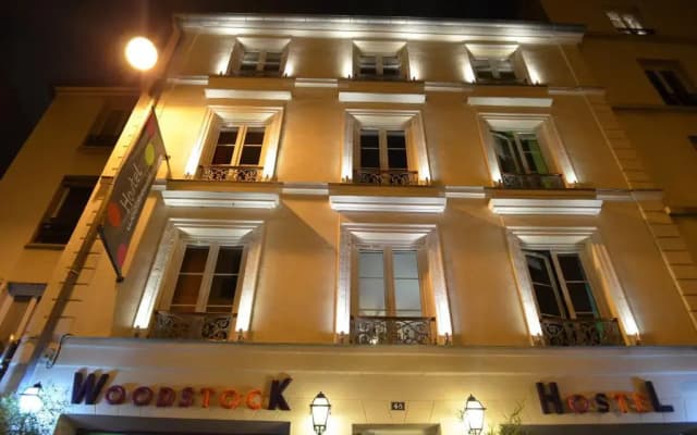 Woodstock Hostel - photo 2